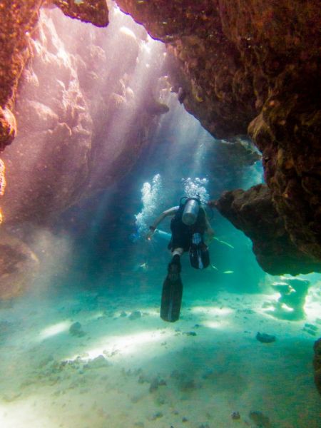Korallzátony barlang