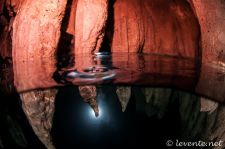 Chandelier csepp
HMI megvilagitassal, fele fele kep a barlang egyik legbuborekabol.